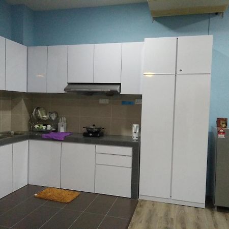 Xenia Homestay Kuching Exterior foto